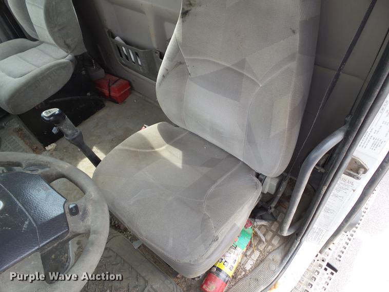 image for item DZ9395 2005 Volvo VNM semi truck