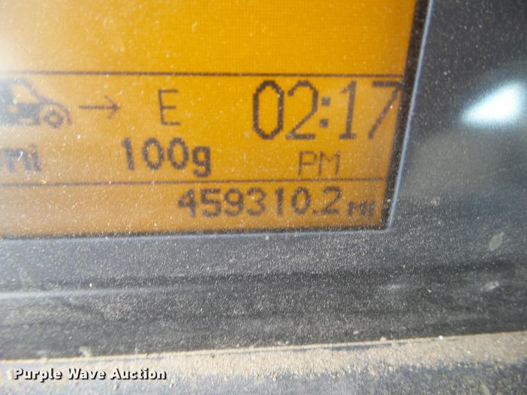 image for item DZ9395 2005 Volvo VNM semi truck