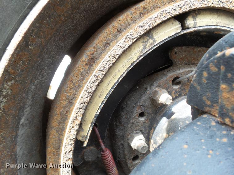 image for item DZ9395 2005 Volvo VNM semi truck