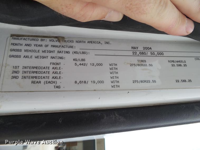 image for item DZ9395 2005 Volvo VNM semi truck