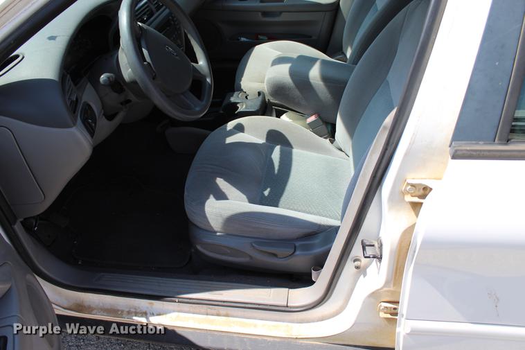 image for item BE9331 2004 Ford Taurus LX