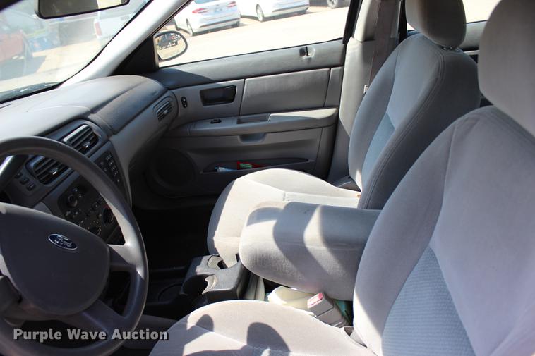 image for item BE9331 2004 Ford Taurus LX