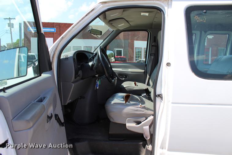 image for item BE9333 1999 Ford Econoline E350 Extended van