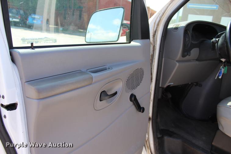 image for item BE9333 1999 Ford Econoline E350 Extended van