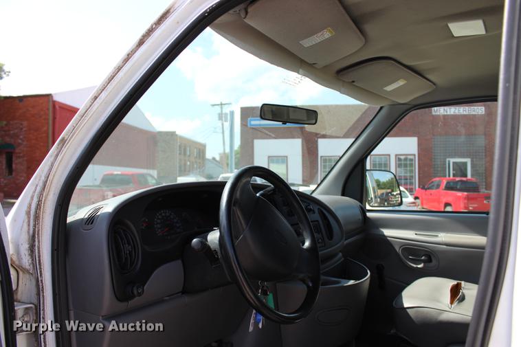 image for item BE9333 1999 Ford Econoline E350 Extended van