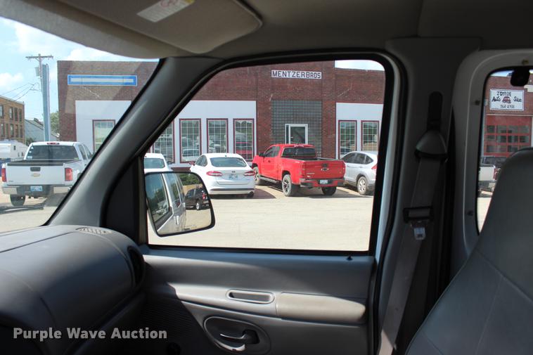 image for item BE9333 1999 Ford Econoline E350 Extended van