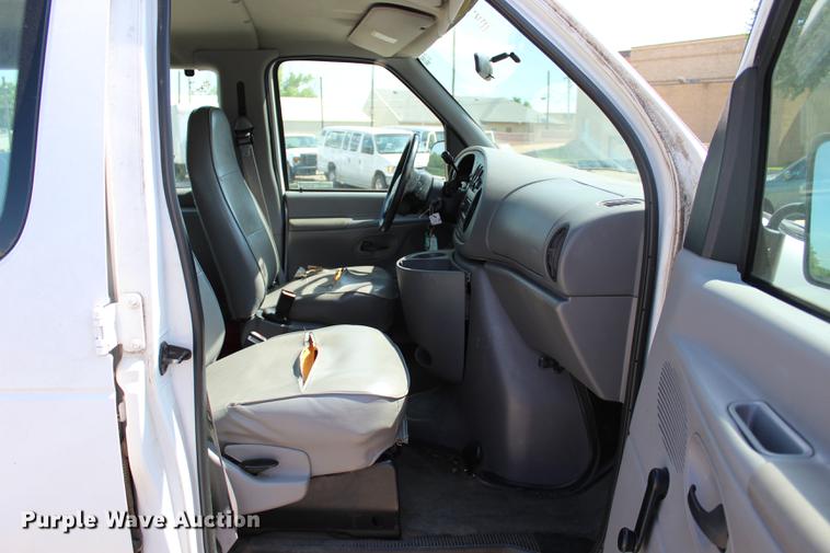 image for item BE9333 1999 Ford Econoline E350 Extended van