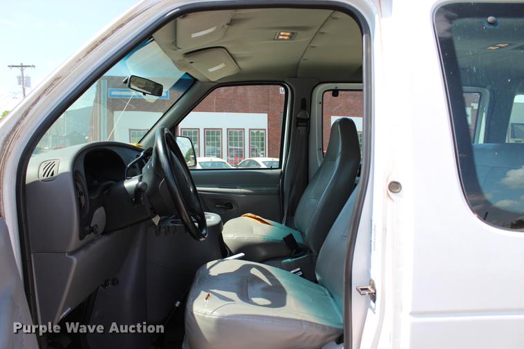 image for item BE9334 2000 Ford Econoline E350 XL van