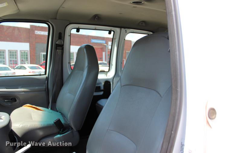 image for item BE9334 2000 Ford Econoline E350 XL van