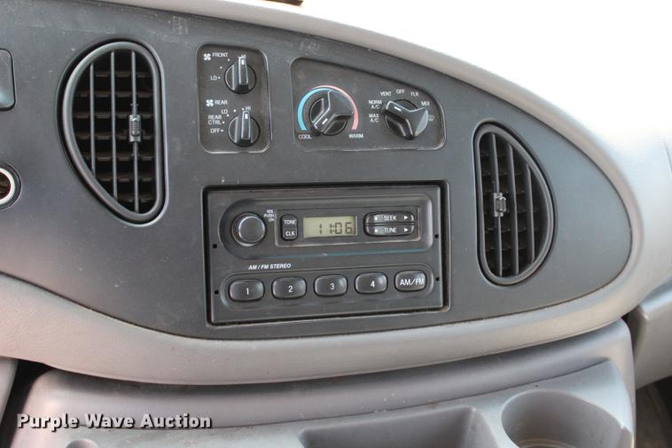 image for item BE9334 2000 Ford Econoline E350 XL van