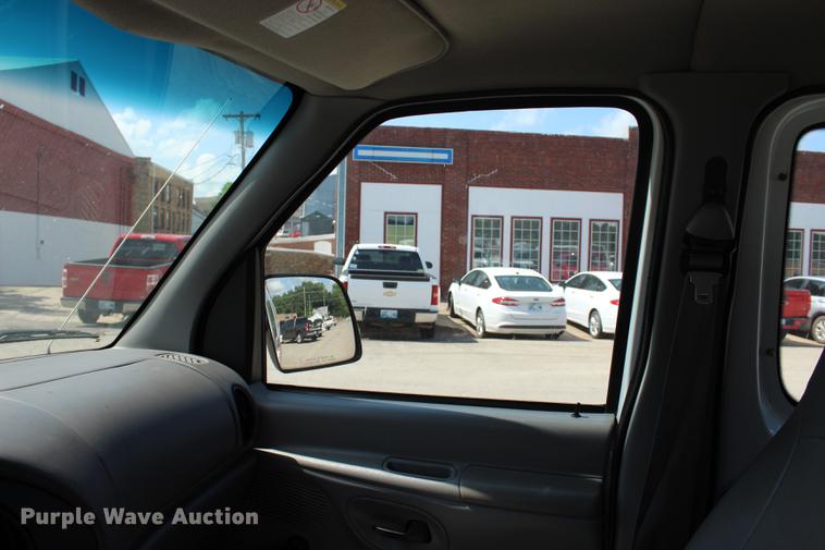 image for item BE9334 2000 Ford Econoline E350 XL van