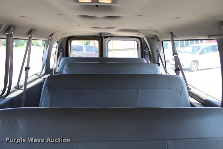 image for item BE9334 2000 Ford Econoline E350 XL van