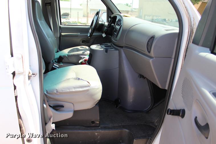 image for item BE9334 2000 Ford Econoline E350 XL van