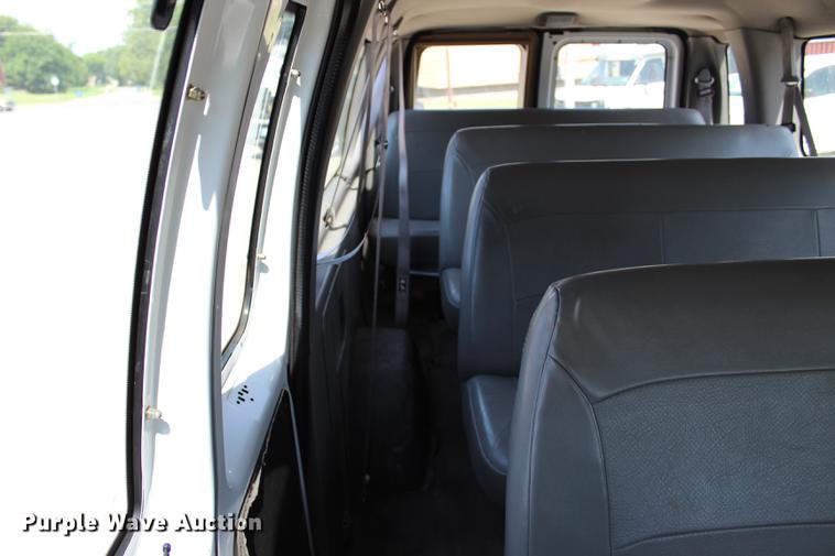 image for item BE9334 2000 Ford Econoline E350 XL van