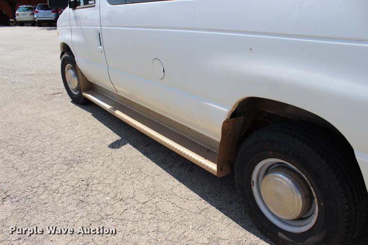 image for item BE9334 2000 Ford Econoline E350 XL van