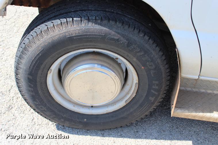 image for item BE9334 2000 Ford Econoline E350 XL van