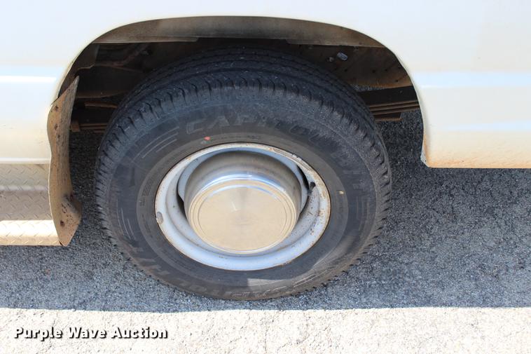 image for item BE9334 2000 Ford Econoline E350 XL van