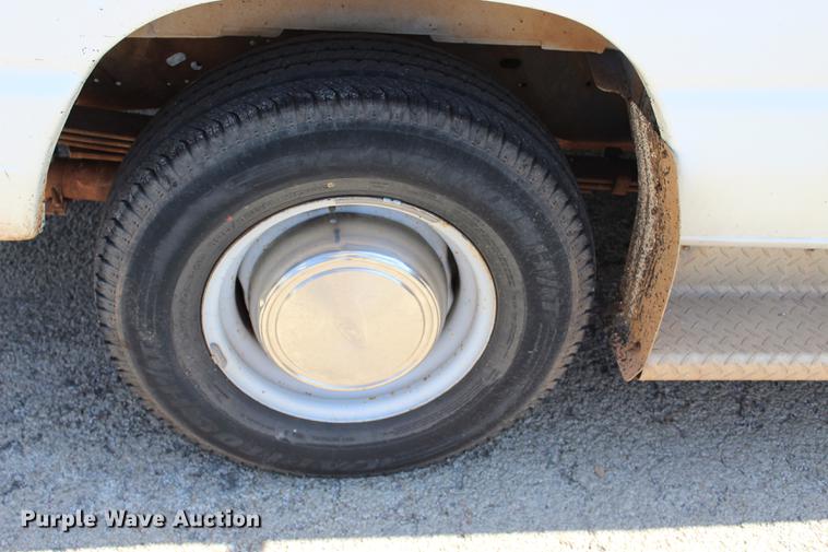 image for item BE9334 2000 Ford Econoline E350 XL van