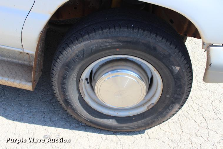 image for item BE9334 2000 Ford Econoline E350 XL van