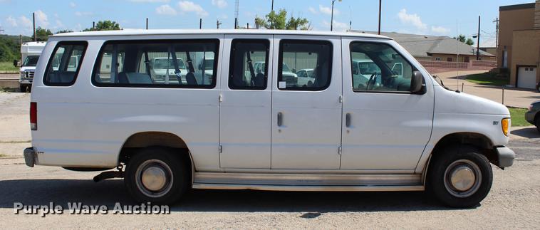 image for item BE9335 1998 Ford Club Wagon XL Super van