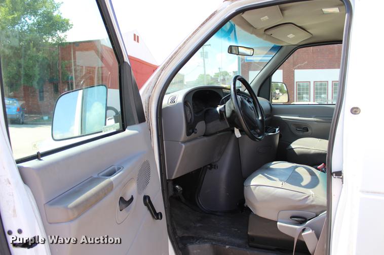 image for item BE9335 1998 Ford Club Wagon XL Super van