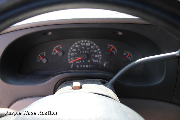 image for item BE9335 1998 Ford Club Wagon XL Super van