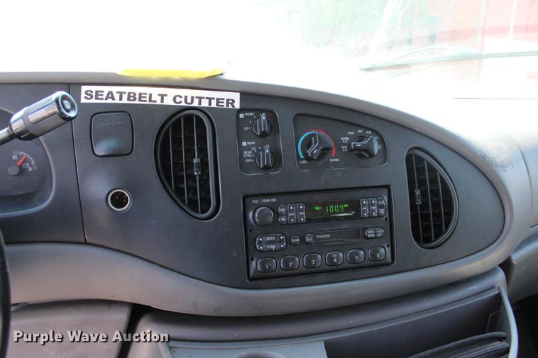 image for item BE9335 1998 Ford Club Wagon XL Super van