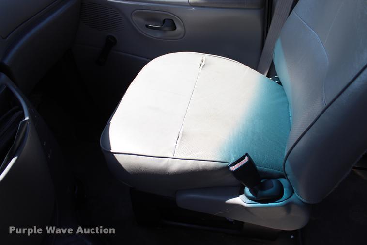 image for item BE9335 1998 Ford Club Wagon XL Super van