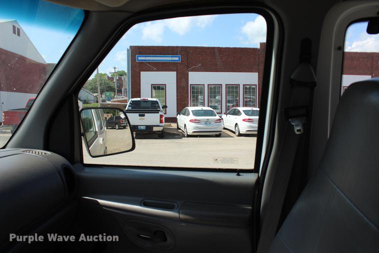 image for item BE9335 1998 Ford Club Wagon XL Super van