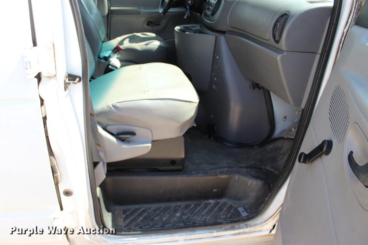 image for item BE9335 1998 Ford Club Wagon XL Super van