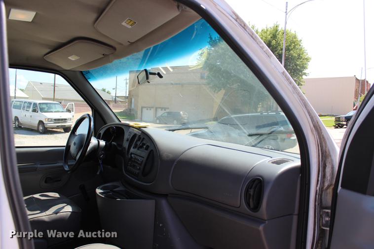 image for item BE9335 1998 Ford Club Wagon XL Super van