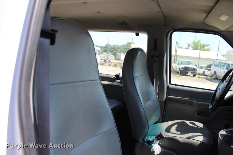 image for item BE9335 1998 Ford Club Wagon XL Super van