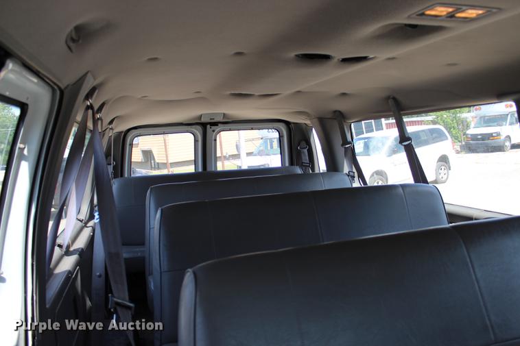 image for item BE9335 1998 Ford Club Wagon XL Super van