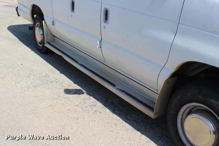 image for item BE9335 1998 Ford Club Wagon XL Super van