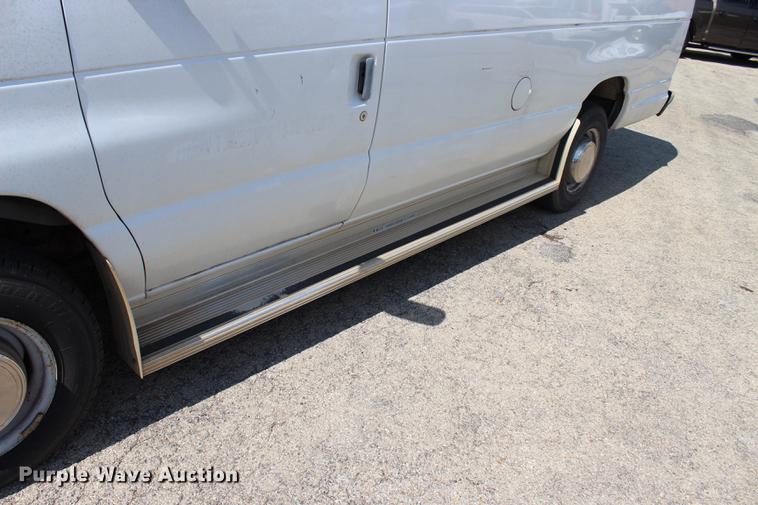 image for item BE9335 1998 Ford Club Wagon XL Super van