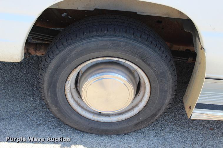 image for item BE9335 1998 Ford Club Wagon XL Super van