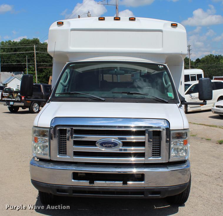 image for item BE9336 2009 Ford E350 Super Duty shuttle bus