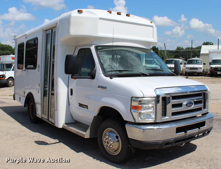 image for item BE9336 2009 Ford E350 Super Duty shuttle bus