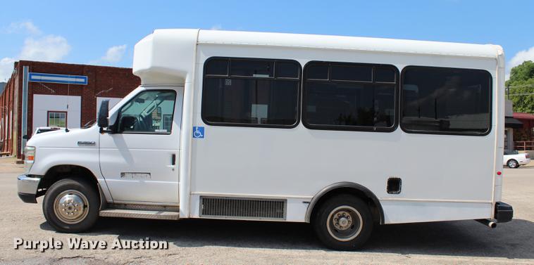 image for item BE9336 2009 Ford E350 Super Duty shuttle bus