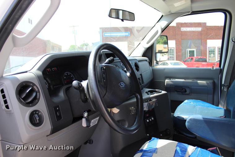 image for item BE9336 2009 Ford E350 Super Duty shuttle bus