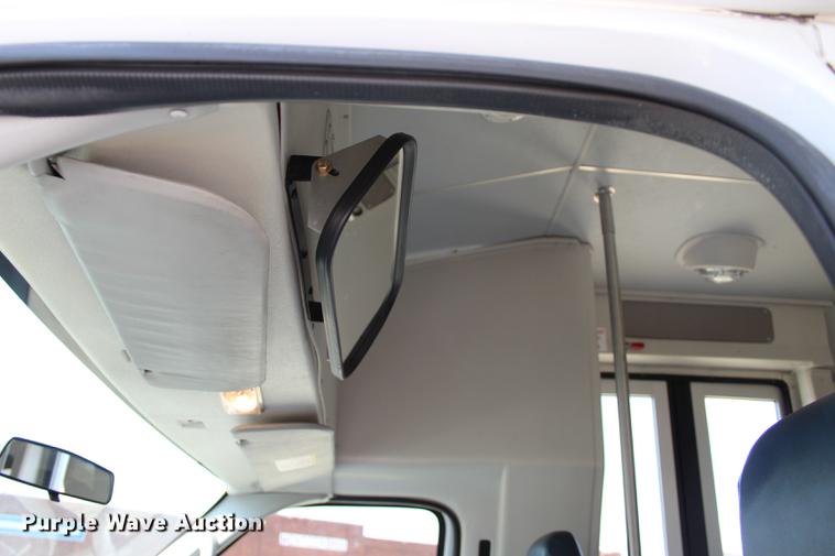 image for item BE9336 2009 Ford E350 Super Duty shuttle bus