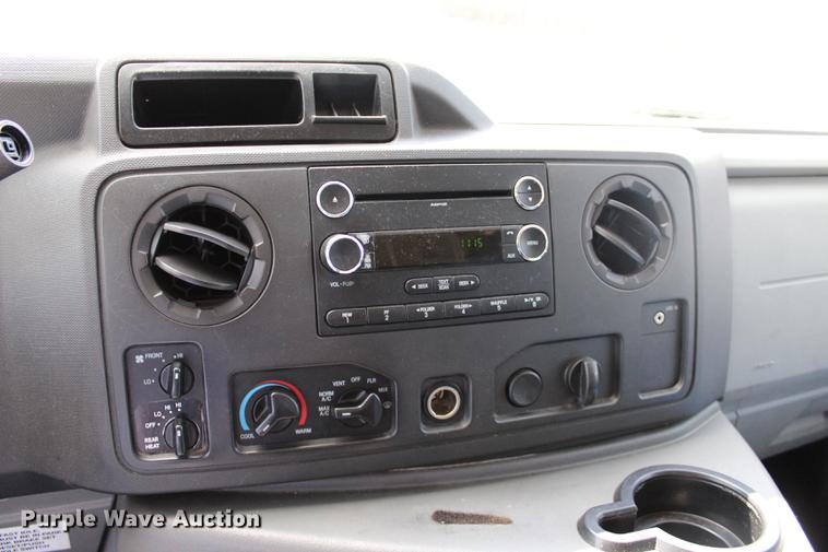 image for item BE9336 2009 Ford E350 Super Duty shuttle bus