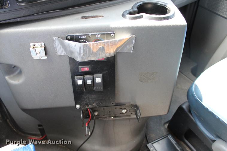 image for item BE9336 2009 Ford E350 Super Duty shuttle bus