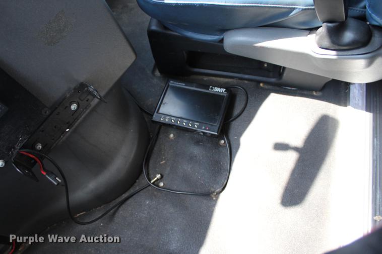 image for item BE9336 2009 Ford E350 Super Duty shuttle bus