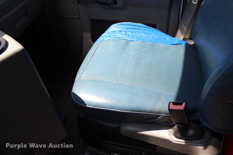 image for item BE9336 2009 Ford E350 Super Duty shuttle bus