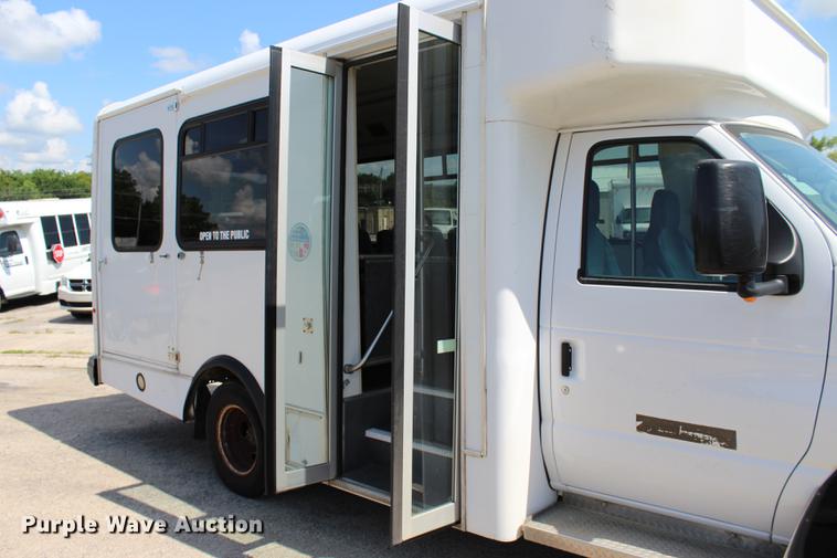 image for item BE9336 2009 Ford E350 Super Duty shuttle bus