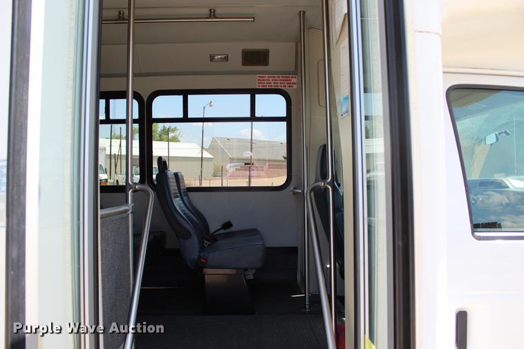 image for item BE9336 2009 Ford E350 Super Duty shuttle bus