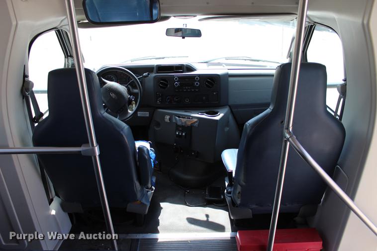image for item BE9336 2009 Ford E350 Super Duty shuttle bus