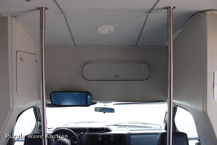 image for item BE9336 2009 Ford E350 Super Duty shuttle bus
