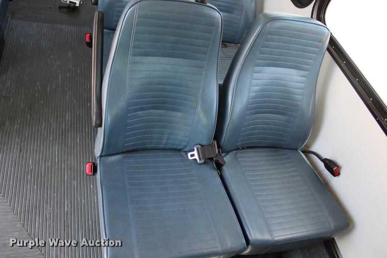 image for item BE9336 2009 Ford E350 Super Duty shuttle bus